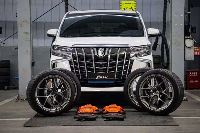 成都埃爾法輪轂制動(dòng)改裝升級(jí)BBS輪轂Brembo剎車(chē)