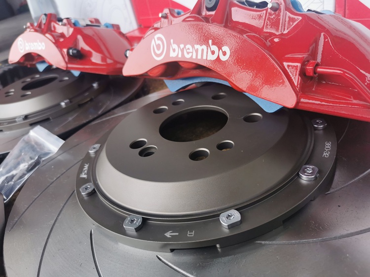 奔驰GLS刹车改装Brembo前六后四刹车套件